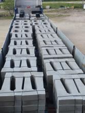 Dal nostro stabilimento direttamente ai cantieri di tutta Italia!  Questa immagine mostrano uno dei nostri carichi più importanti: zavorre per strutture fotovoltaiche in partenza verso la Sardegna in provincia di Cagliari